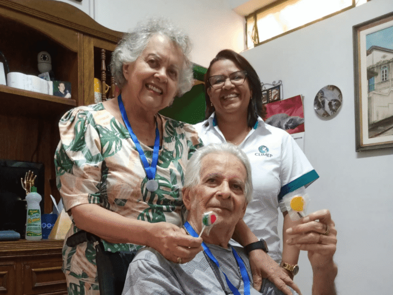 vacina-VSR-idoso-em-casa
